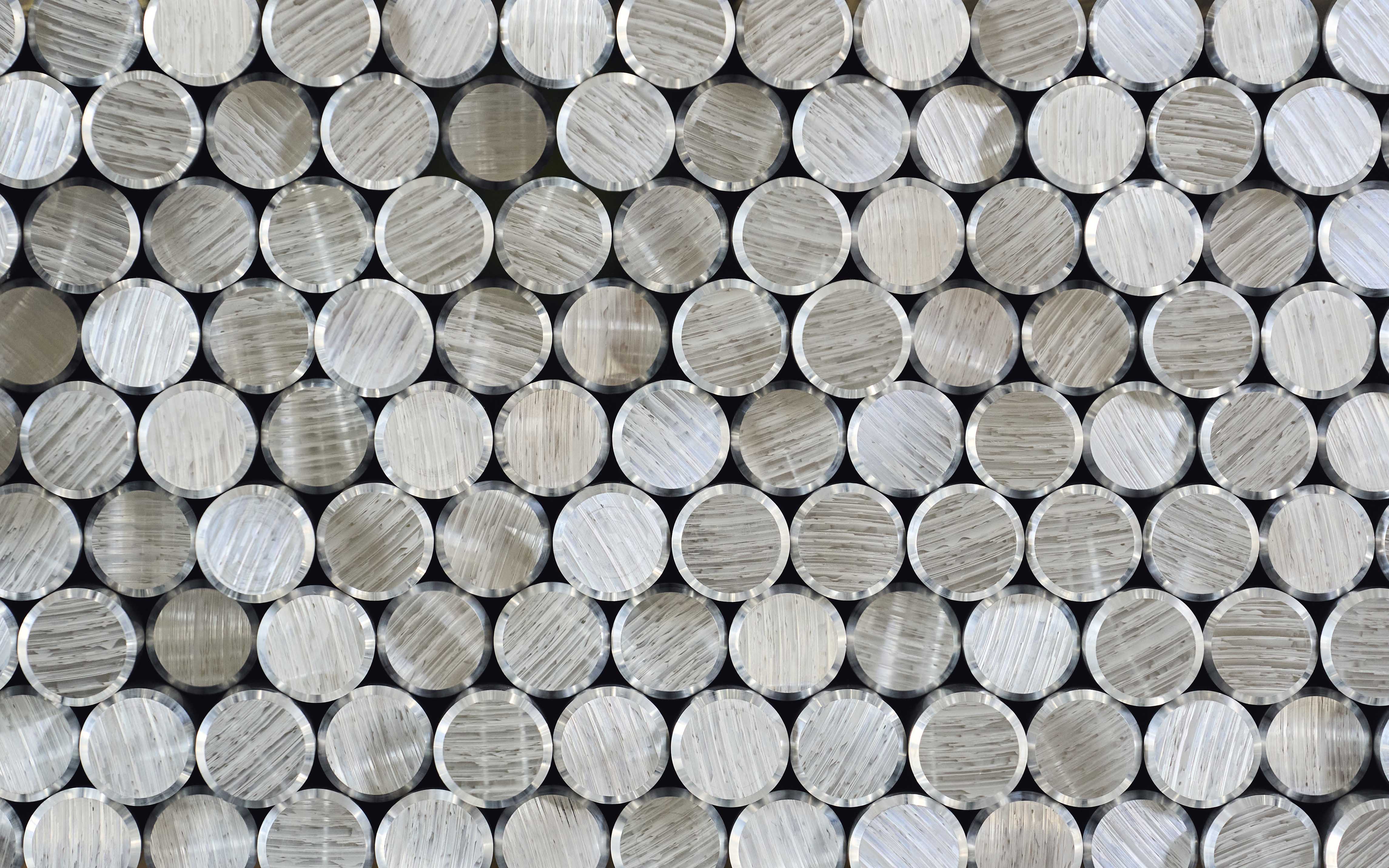 Mill-finish aluminium bar stack